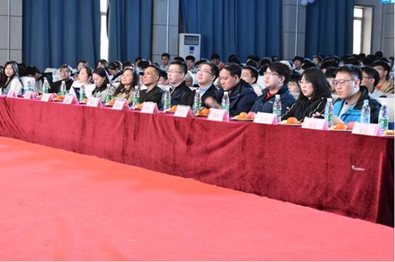 说明: C:\Users\Administrator\Desktop\222\1.现场嘉宾.jpg